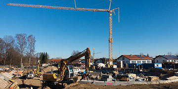 Chantier de maisons individuelles avec grue