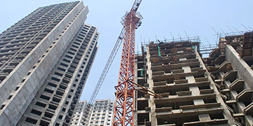 Immeubles en construction autour d’une grue à tour